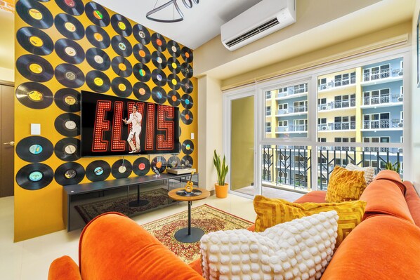 TV - Bayshore Luxe Music Vibes | 50% Off +Pool+ Gym (Parañaque)