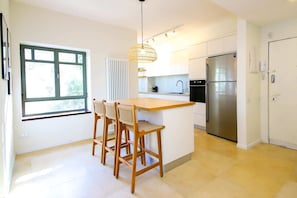Fridge, microwave, stovetop, cookware/dishes/utensils