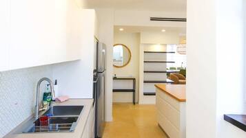 Fridge, microwave, stovetop, cookware/dishes/utensils