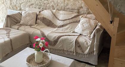 Over the stones. Charming little gîte in the pretty Touraine region