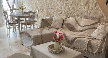 Over the stones. Charming little gĂźte in the pretty Touraine region