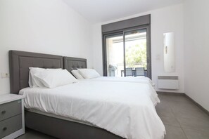 2 bedrooms, iron/ironing board, free WiFi, bed sheets - Rav Kook - Two Bedroom Apartment, Sleeps 4 (Jerusalem)