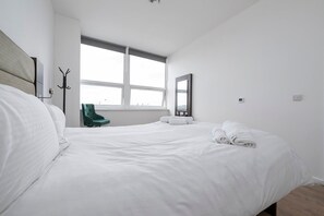 1 bedroom, desk, iron/ironing board, Internet