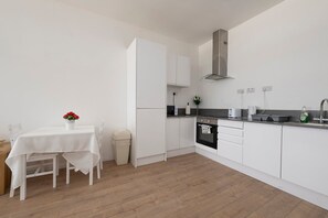 Fridge, microwave, oven, coffee/tea maker