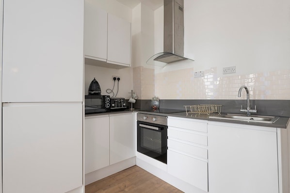 Fridge, microwave, oven, coffee/tea maker
