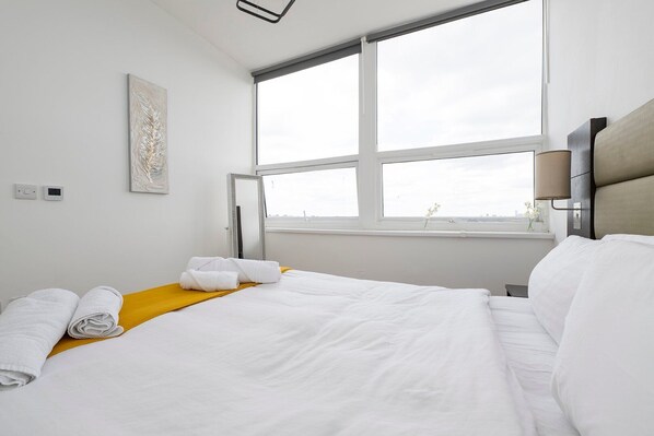 1 bedroom, desk, iron/ironing board, internet