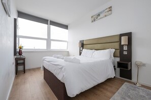 1 chambre, bureau, fer et planche à repasser, accès Internet