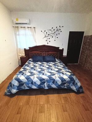 3 bedrooms, iron/ironing board, Internet, bed sheets