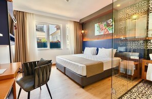 Comfort Double Room | In-room safe, desk, laptop workspace, blackout curtains - Casativo Hotels (Antalya)