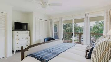 2 bedrooms, desk, iron/ironing board, WiFi