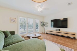 Télévision, chaîne hi-fi, espaces bureaux