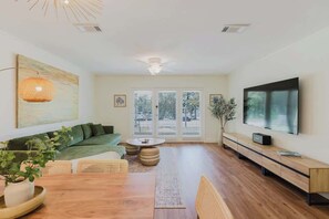 Télévision, chaîne hi-fi, espaces bureaux