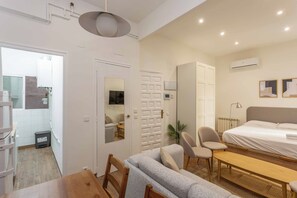 Iron/ironing board, Internet, bed sheets