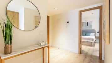 2 dormitorios, tabla de planchar con plancha, wifi gratis y ropa de cama