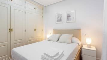 1 dormitorio, tabla de planchar con plancha, wifi gratis y ropa de cama