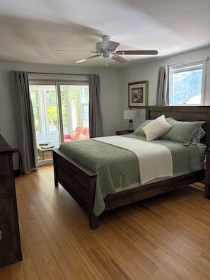4 bedrooms, iron/ironing board, WiFi, bed sheets