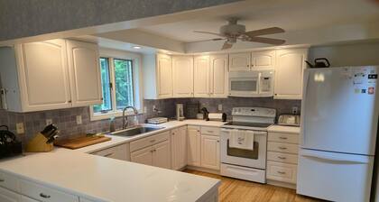 Coastal Pines - Charming 4-bedroom house, close to beach, and more!
