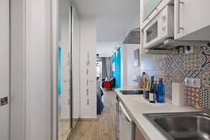 Fridge, microwave, stovetop, coffee/tea maker