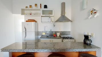Apartamento básico | Cozinha privada | Geladeira, micro-ondas, cafeteira/chaleira