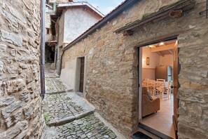 تناول الطعام بالخارج