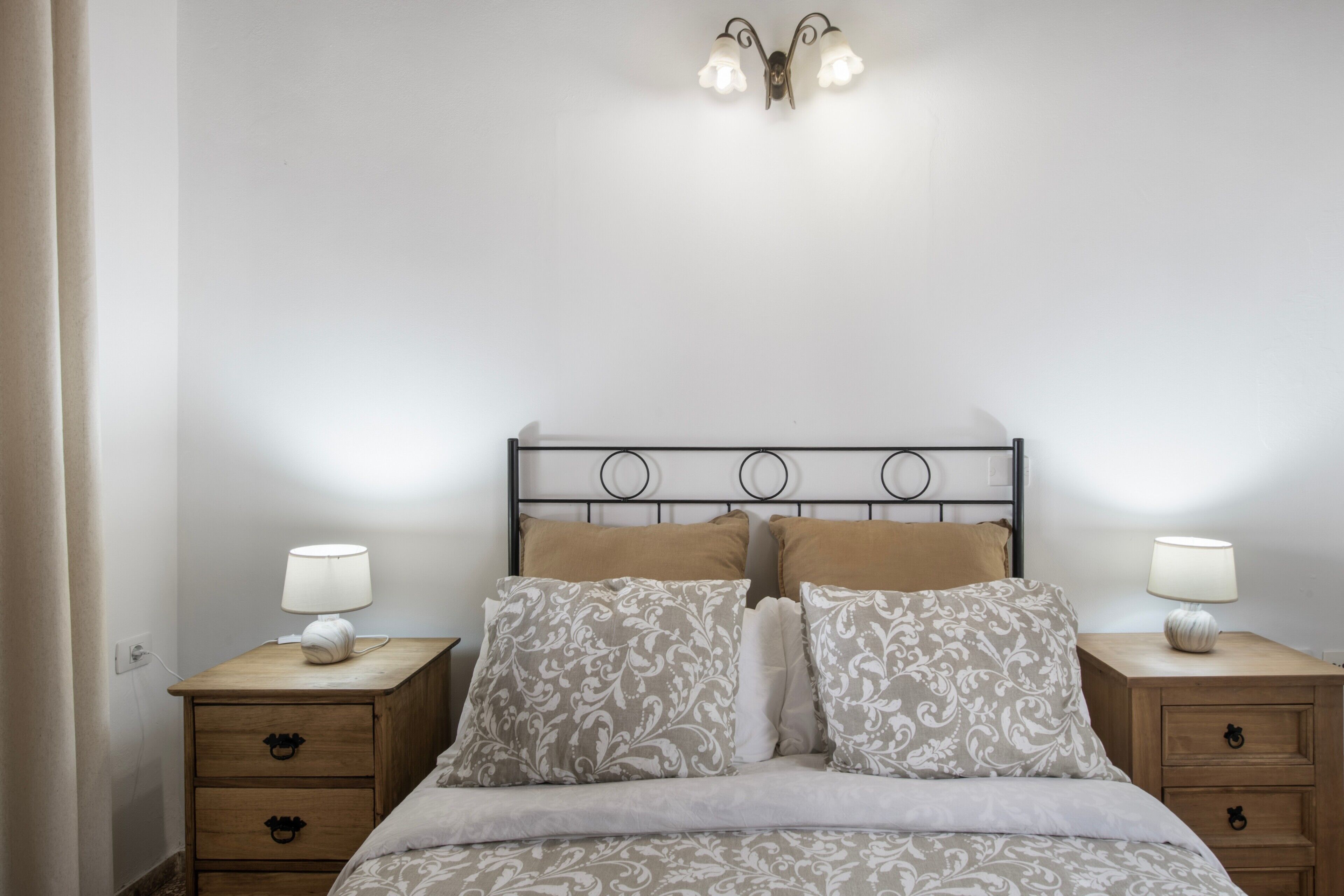 2 chambres, fer et planche à repasser, Wi-Fi, draps fournis