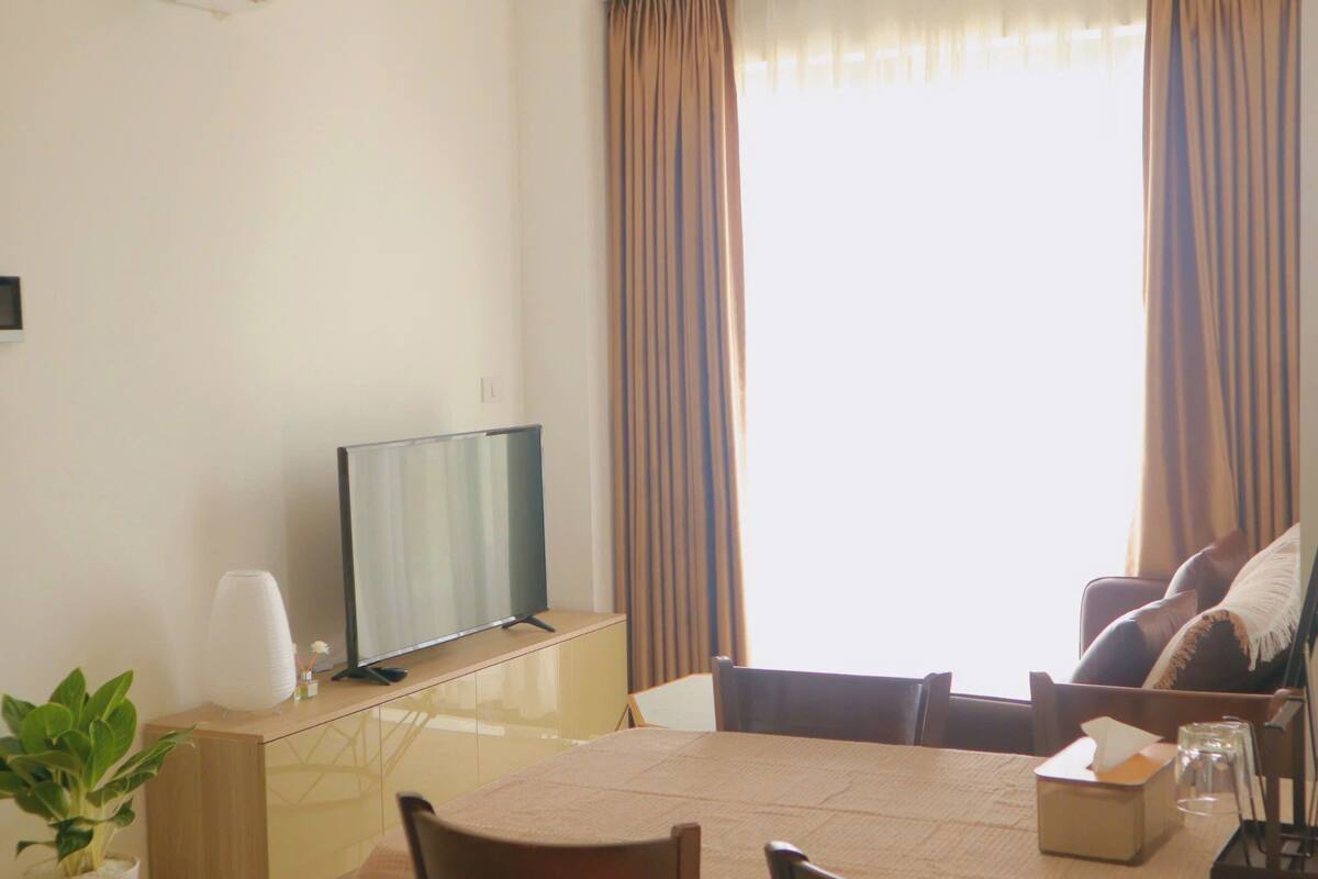 Family Room, Balcony, City View | Living area