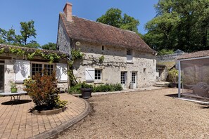 Exterior - Gîte 'La Fromagerie' with Shared Pool, Private Terrace and Wi-Fi (Mondion)