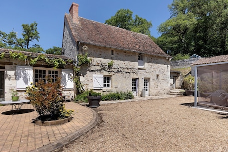 Exterior. Gîte 'La Fromagerie' with Shared Pool, Private Terrace and Wi-Fi