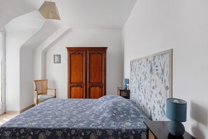 4 bedrooms, WiFi - Country House 'Vallon' with Shared Pool, Private Terrace and Wi-Fi (Mondion)