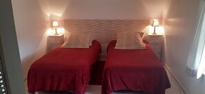 4 bedrooms, WiFi - Country House 'Vallon' with Shared Pool, Private Terrace and Wi-Fi (Mondion)