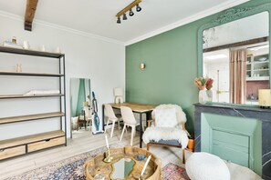 Interior - Parisian studio near Place de la République (Paris)