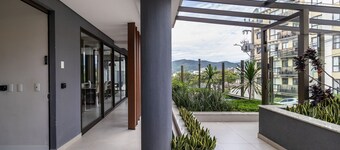 YHD - Condominium With Pool Near Ufsc Located in Carvoeira, This Condominium is an Excellent Choi