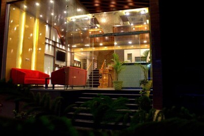 Hotel Yellowroots