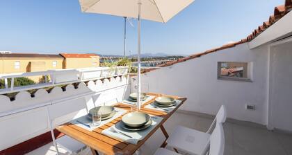 Romantic Apartment with Terrace by Wonderful Italy