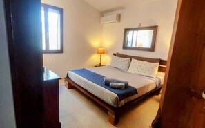 2 bedrooms, in-room safe, free WiFi, bed sheets - Charming villa 100 meters from the beach and an emerald sea... (Geremeas)