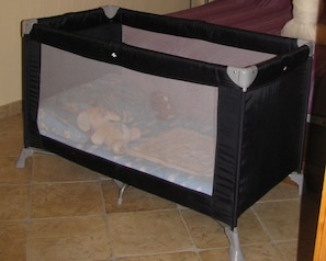 2 chambres, coffres-forts dans les chambres, draps fournis