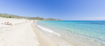 Charming villa 100 meters from the beach and an emerald sea...