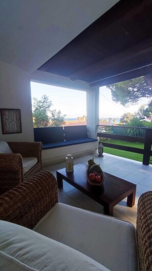 Terrace/patio - Charming villa 100 meters from the beach and an emerald sea... (Geremeas)