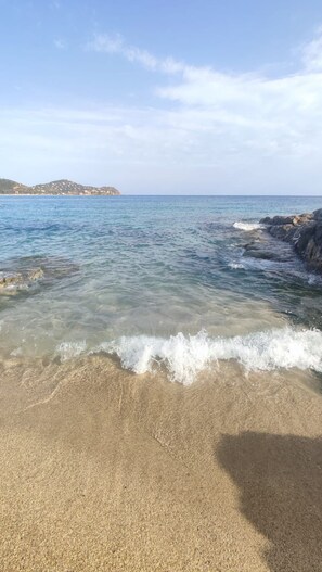 En la playa y toallas de playa