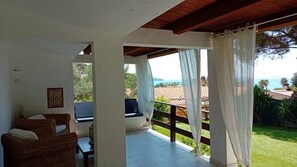 Terrace/patio - Charming villa 100 meters from the beach and an emerald sea... (Geremeas)