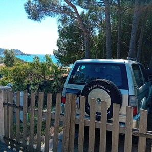 Property grounds - Charming villa 100 meters from the beach and an emerald sea... (Geremeas)