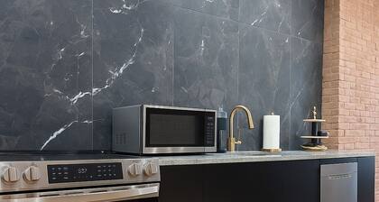 Free parking • KING bed • Stylish Brick Retreat