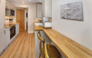 Unclassified image, 4 of 20, button