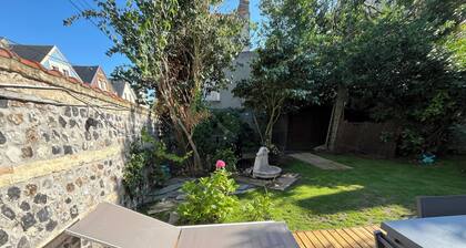 Maison prĂšs de la mer avec jardin