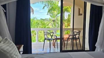 3 slaapkamers, een strijkplank/strijkijzer, wifi, beddengoed