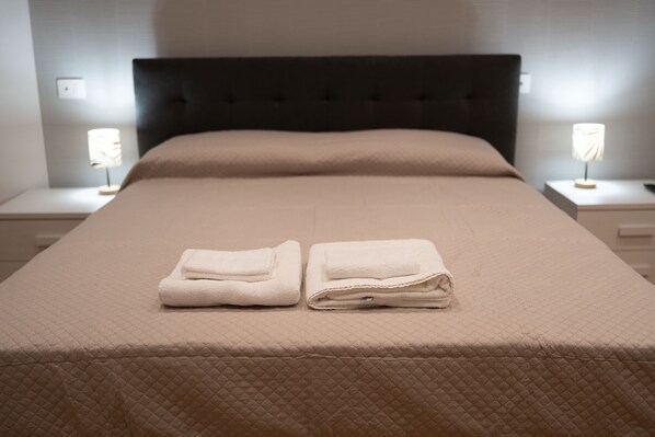 4 bedrooms, WiFi, bed sheets