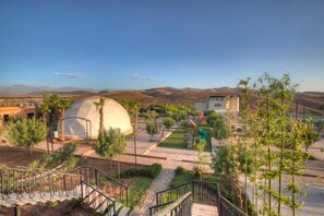 المنطقة المحيطة بالمنشأة