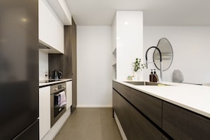 Refrigerador, microondas, horno, placa de cocina