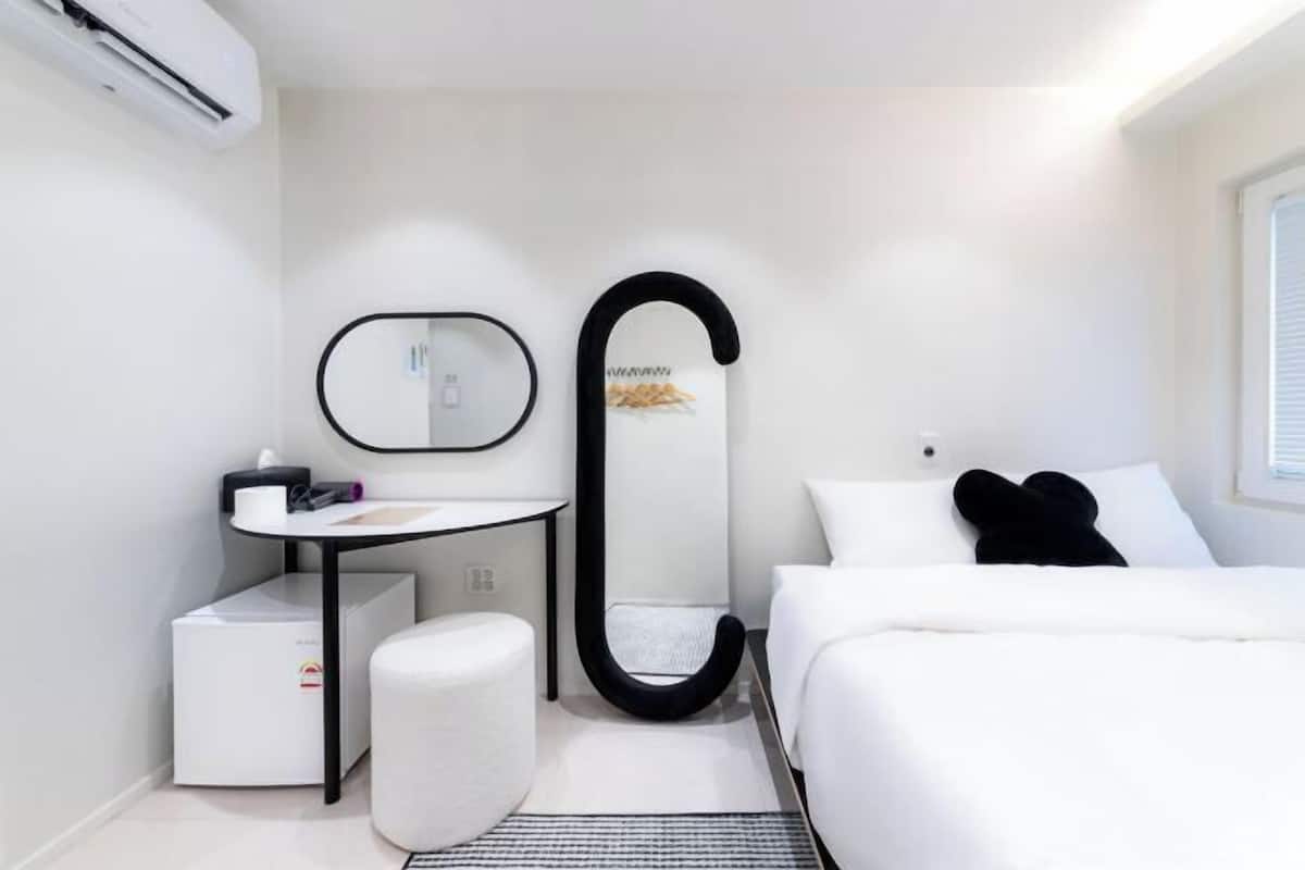 Free WiFi, bed sheets