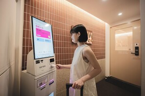 Interior entrance - Slowon Hongdae (Seoul)